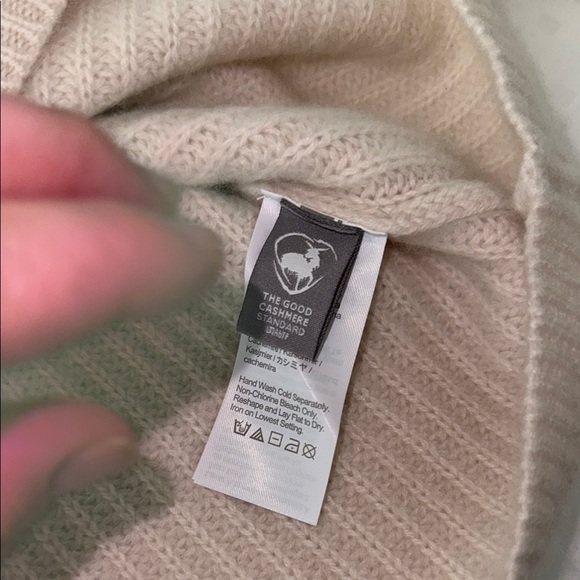 J. Crew NWT Cashmere balloon-sleeve V-neck sweater BD147 - Picture 9 of 11